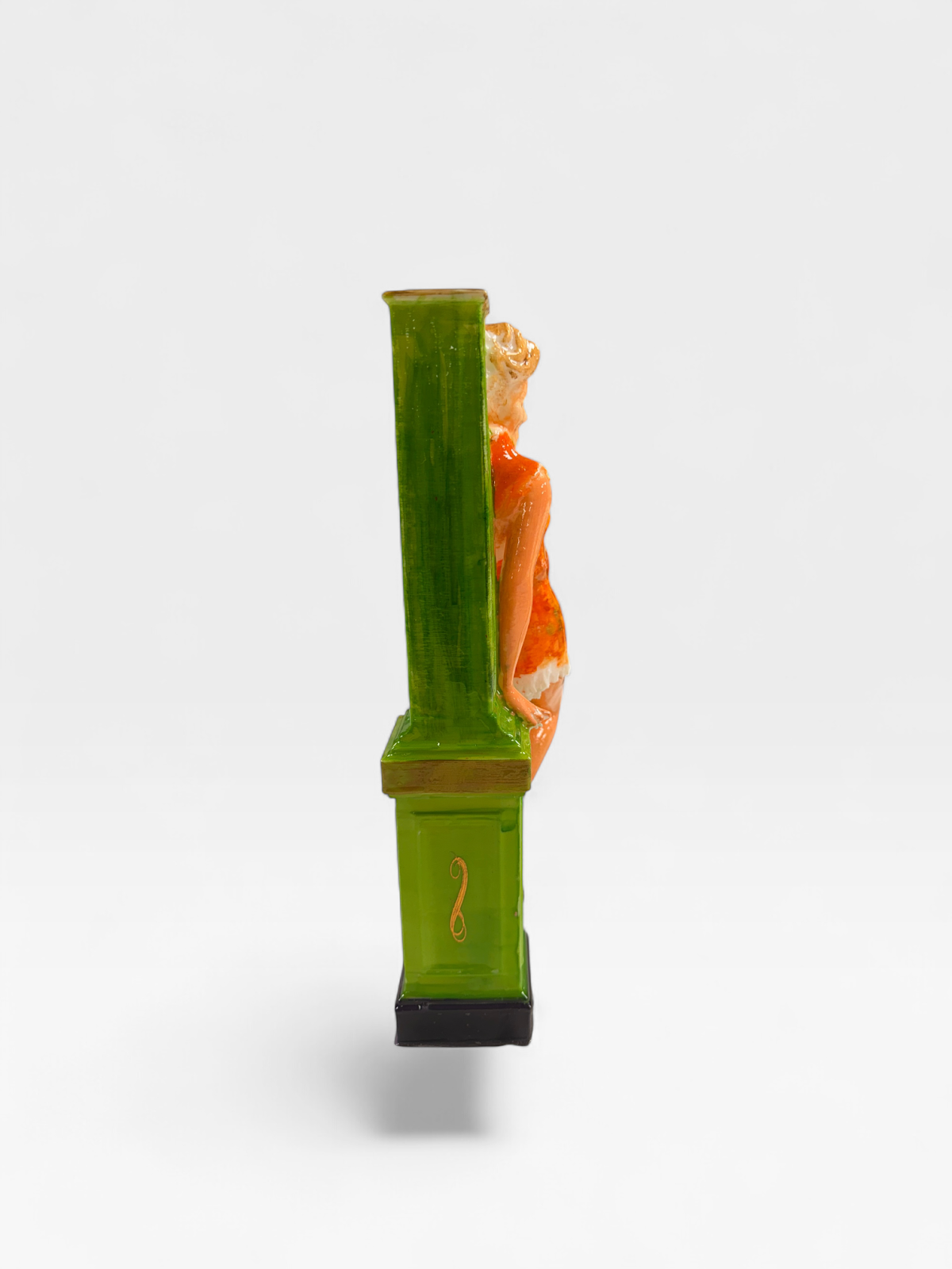Retro pin-up girl sculpture, column side